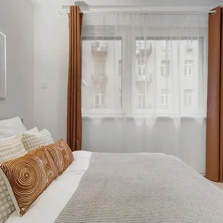Terrace Vista-modern 2br Retreat Apartment Budapest