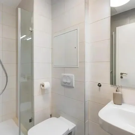 Terrace Vista-modern 2br Retreat Apartment