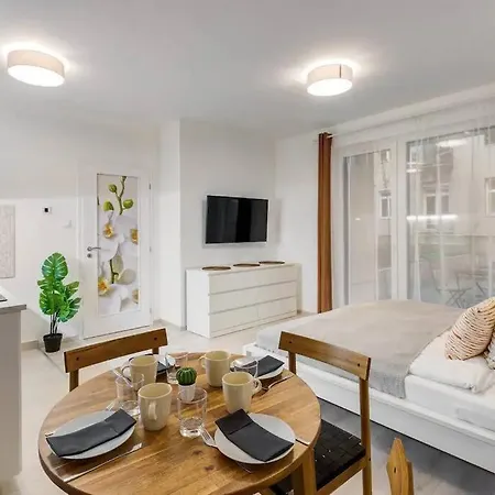 Terrace Vista-modern 2br Retreat Boedapest